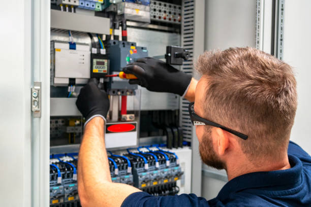 Best Circuit Breaker Repair  in Elmendorf, TX